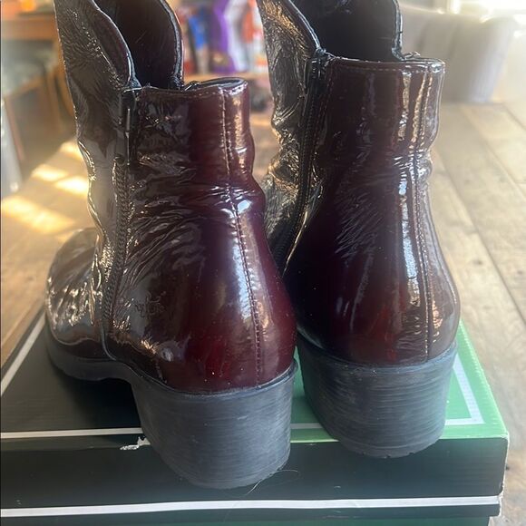 Bos. & Co. Red Shoes - Picture 3 of 9